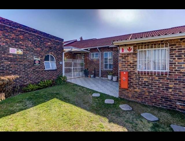 3 BEDROOM TOWNHOUSE FOR SALE IN EDLEEN